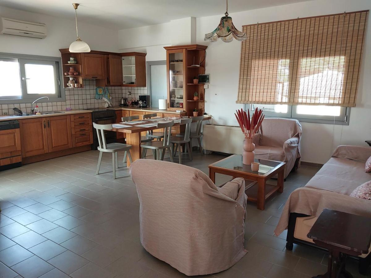 Passatempo Casa - 3 Bedroom Apartment Close To The Swimming Pool Gerani  Екстер'єр фото